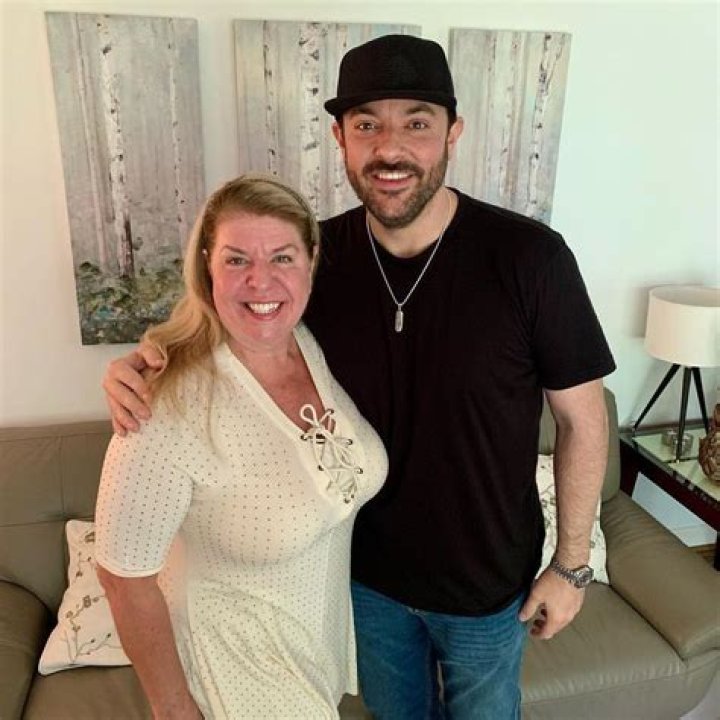 Discover The Multifaceted World Of Chris Young's Wife, Lea Moreno