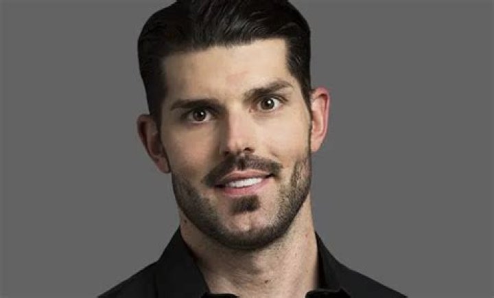 Jonas Knox: Wiki, Bio, Height, Family, Girlfriend, Career, Net Worth