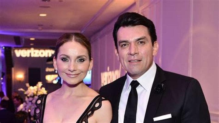 Jorge Salinas And Elizabeth Alvarez